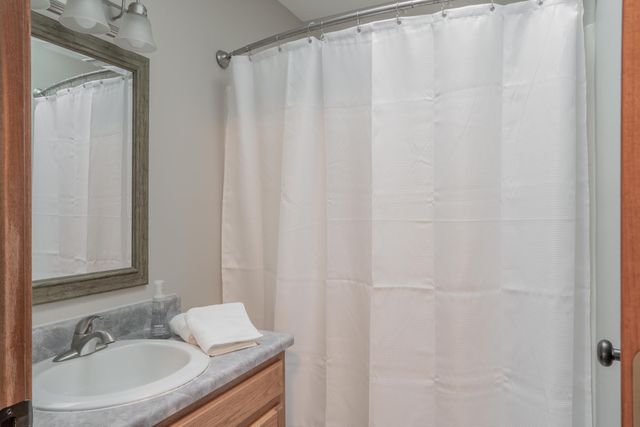 9015 Spring View Drive, Fort Wayne, IN 46804