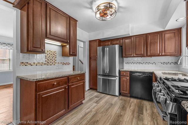 19994 Hunt Club Drive, Harper Woods, MI 48225