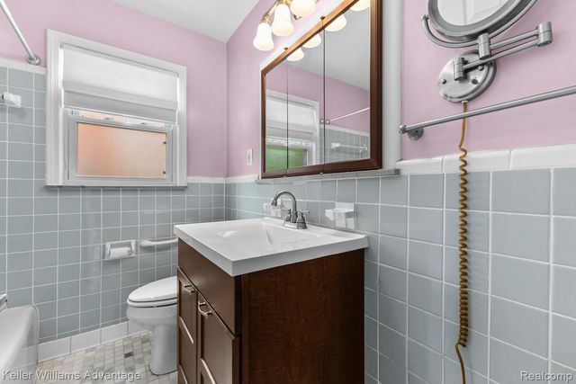19994 Hunt Club Drive, Harper Woods, MI 48225