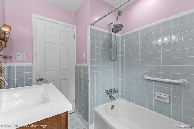 19994 Hunt Club Drive, Harper Woods, MI 48225
