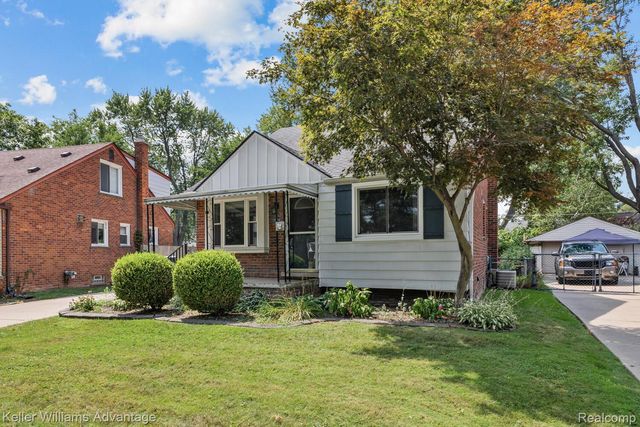 19994 Hunt Club Drive, Harper Woods, MI 48225
