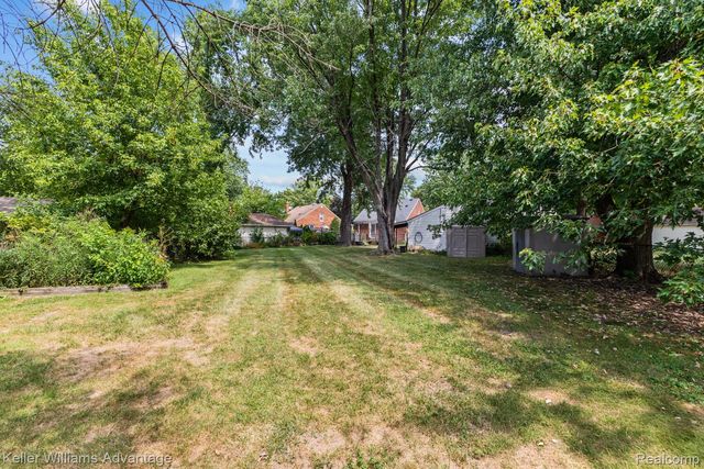 19994 Hunt Club Drive, Harper Woods, MI 48225