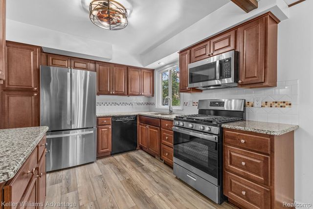 19994 Hunt Club Drive, Harper Woods, MI 48225