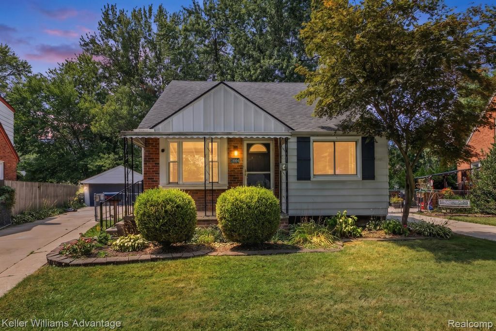 19994 Hunt Club Drive, Harper Woods, MI 48225