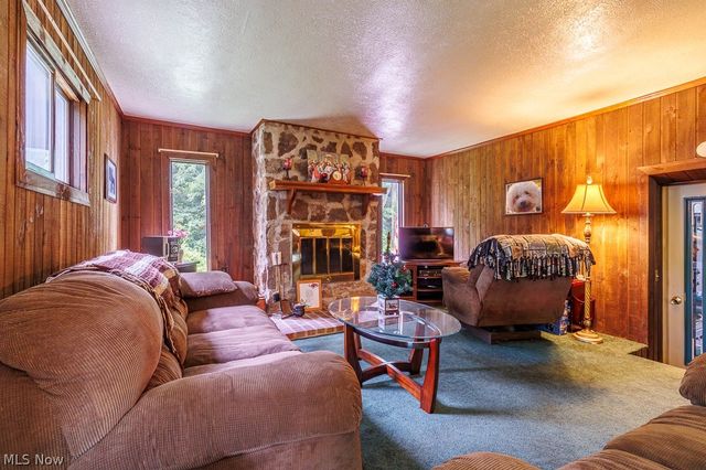 1603 Chestnut Grove Road, Salem, OH 44460