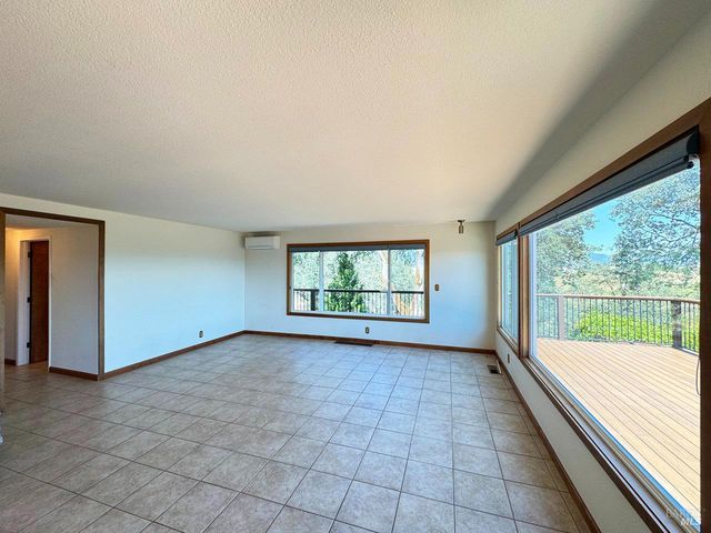 3774 Leal Dr, Lakeport, CA 95453