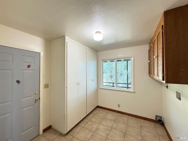 3774 Leal Dr, Lakeport, CA 95453