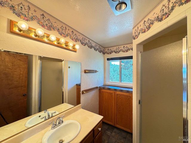 3774 Leal Dr, Lakeport, CA 95453