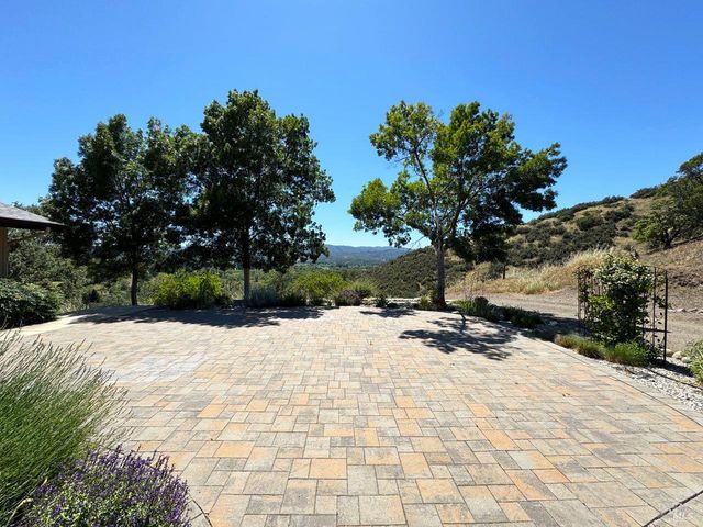3774 Leal Dr, Lakeport, CA 95453
