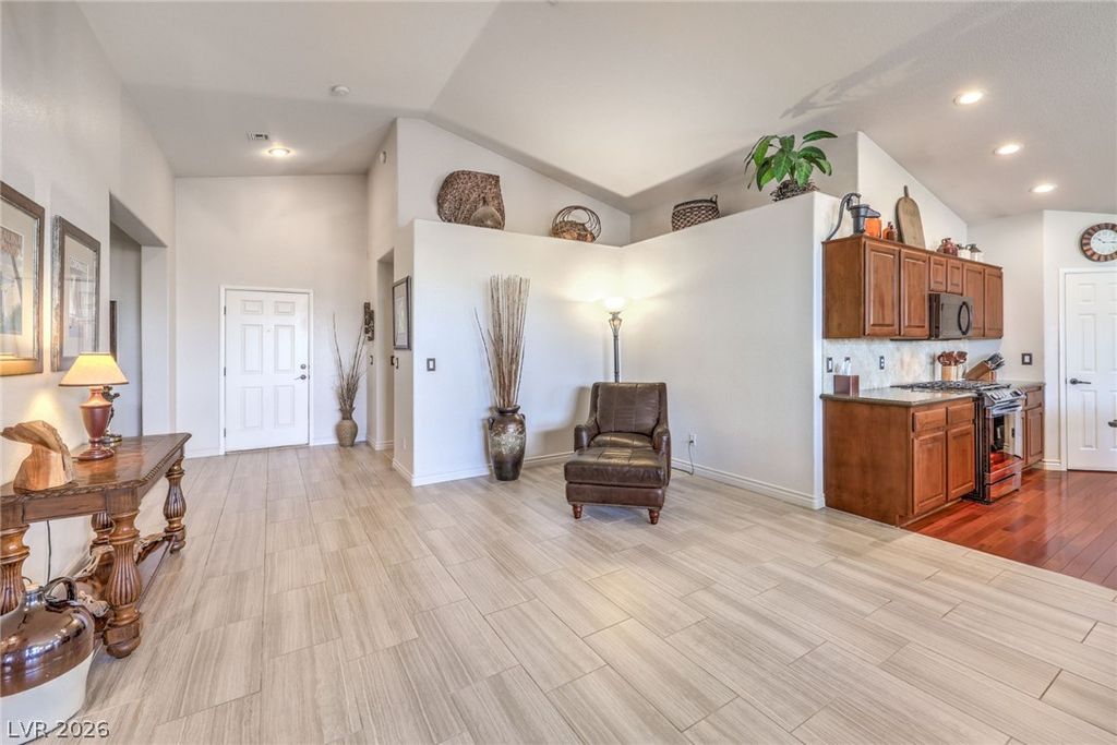 2131 Mountain Glow Avenue, North Las Vegas, NV 89031 — photo 3