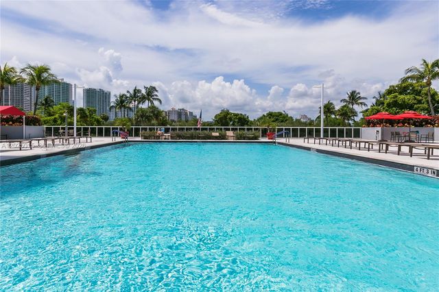 3625 N Country Club Drive 402, Aventura, FL 33180