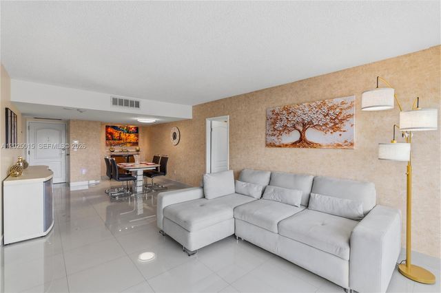 3625 N Country Club Drive 402, Aventura, FL 33180