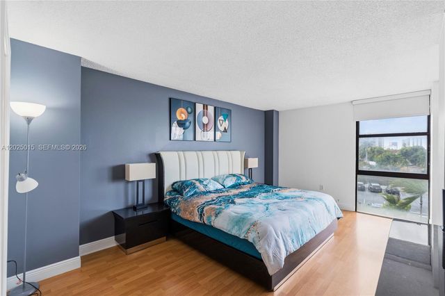 3625 N Country Club Drive 402, Aventura, FL 33180
