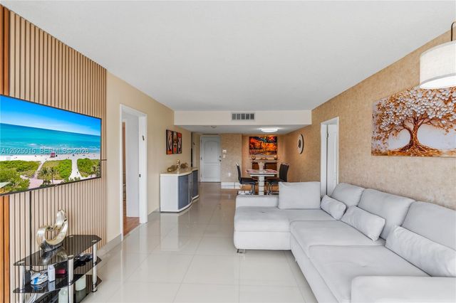 3625 N Country Club Drive 402, Aventura, FL 33180