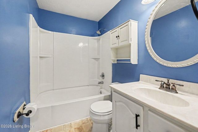 8617 Montrie Ct, Louisville, KY 40219