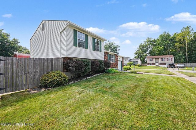 8617 Montrie Ct, Louisville, KY 40219
