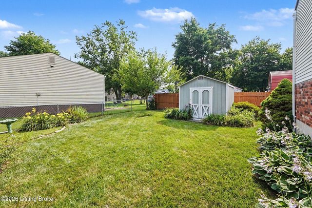 8617 Montrie Ct, Louisville, KY 40219