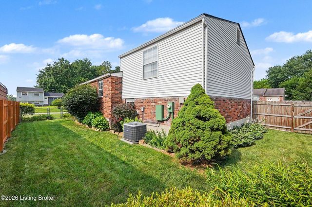 8617 Montrie Ct, Louisville, KY 40219
