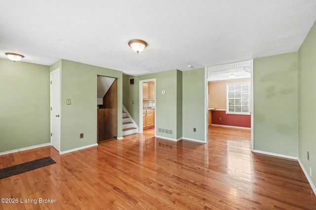 8617 Montrie Ct, Louisville, KY 40219