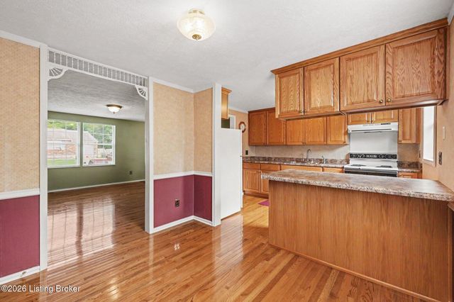 8617 Montrie Ct, Louisville, KY 40219