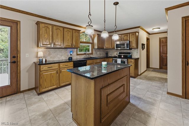 6224 Sandy Ridge Circle NW, North Canton, OH 44720