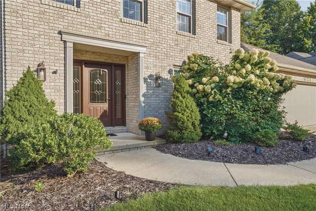 6224 Sandy Ridge Circle NW, North Canton, OH 44720