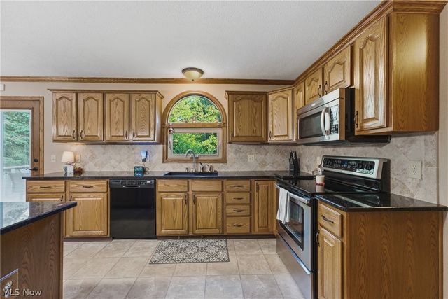 6224 Sandy Ridge Circle NW, North Canton, OH 44720