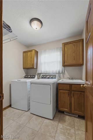 6224 Sandy Ridge Circle NW, North Canton, OH 44720