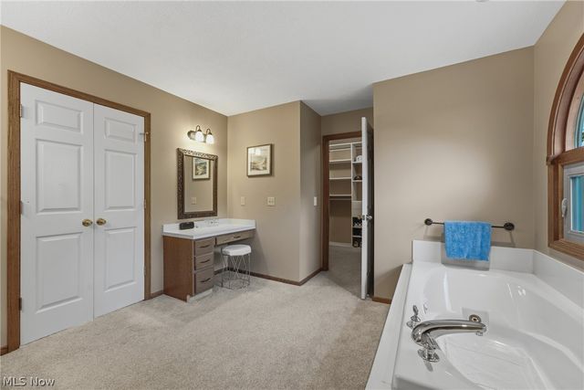 6224 Sandy Ridge Circle NW, North Canton, OH 44720