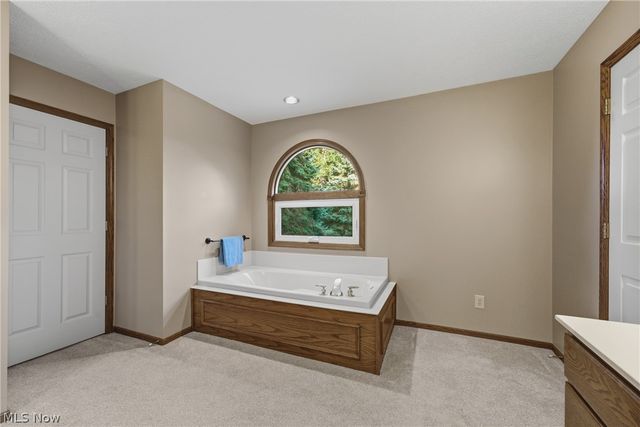 6224 Sandy Ridge Circle NW, North Canton, OH 44720