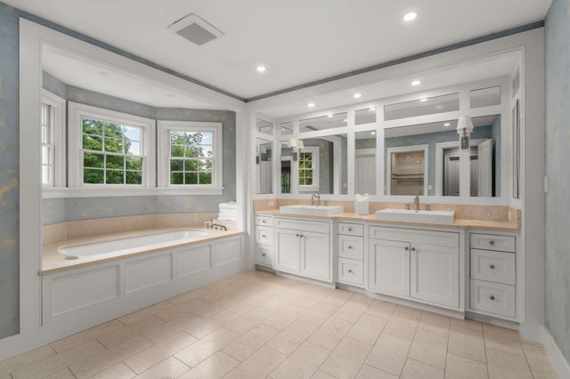 93 Beethoven Ave, Newton, MA 02468