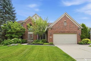 5040 Cherry Blossom Circle Circle, West Bloomfield, MI 48324
