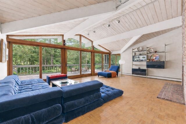 58 Solomon Pierce Rd, Lexington, MA 02420