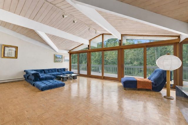 58 Solomon Pierce Rd, Lexington, MA 02420