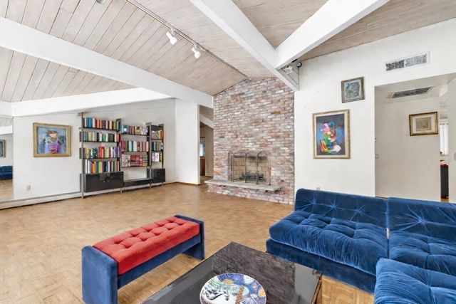 58 Solomon Pierce Rd, Lexington, MA 02420