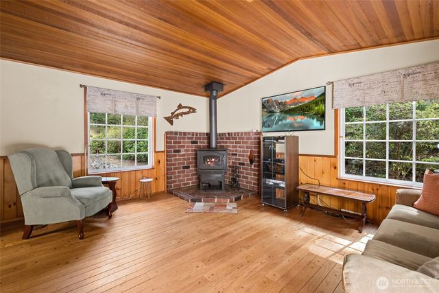 3414 Wilson Road, Oak Harbor, WA 98277