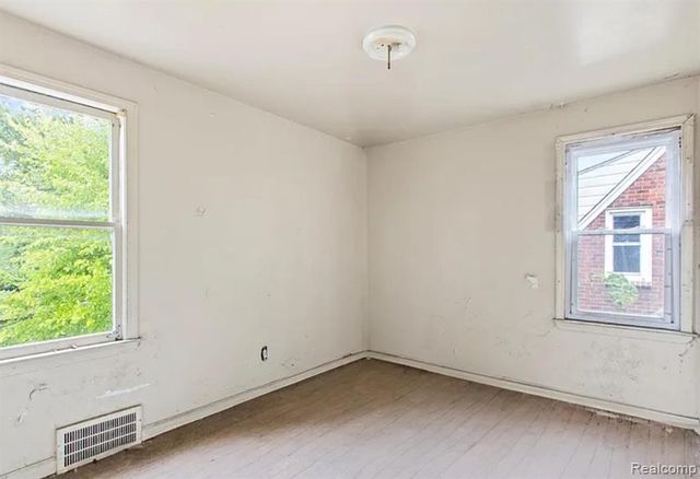 12641 Kelly Road, Detroit, MI 48224