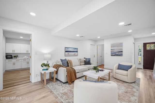 1811 TWELVE OAKS Lane N, Neptune Beach, FL 32266