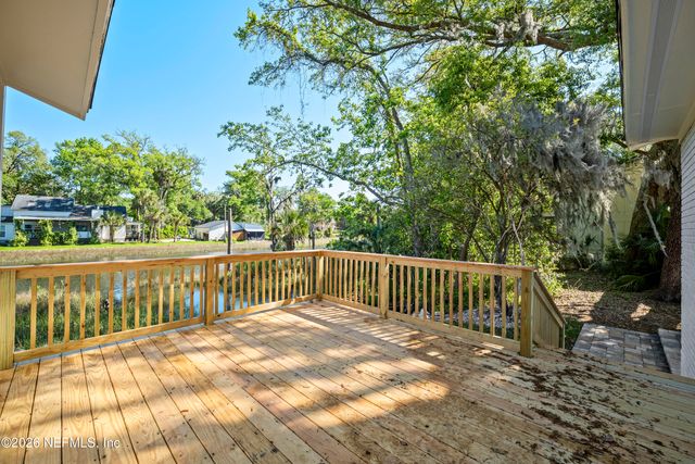 1811 TWELVE OAKS Lane N, Neptune Beach, FL 32266
