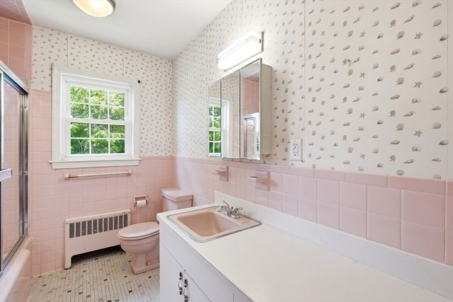 18 Livesey Rd, Quincy, MA 02171
