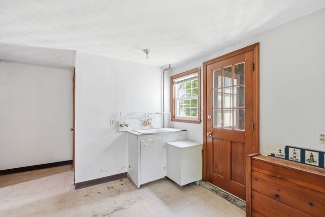 18 Livesey Rd, Quincy, MA 02171