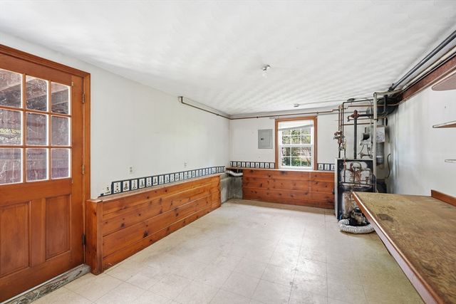 18 Livesey Rd, Quincy, MA 02171