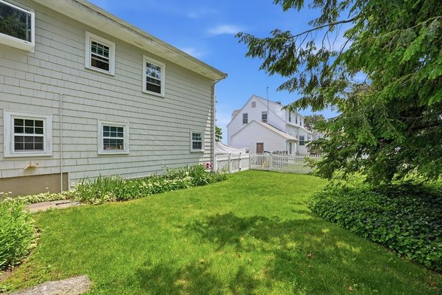 18 Livesey Rd, Quincy, MA 02171