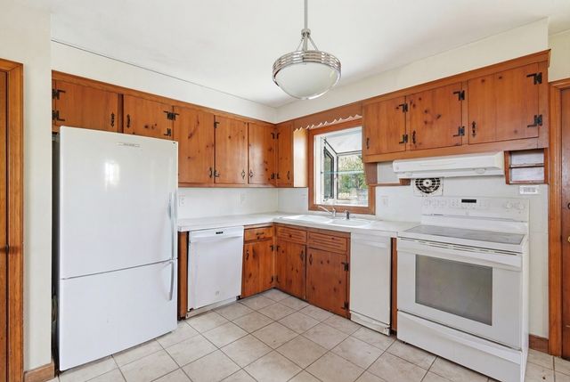 18 Livesey Rd, Quincy, MA 02171
