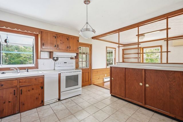 18 Livesey Rd, Quincy, MA 02171