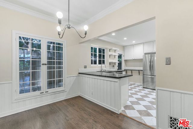 6053 Scenic Avenue, Los Angeles, CA 90068