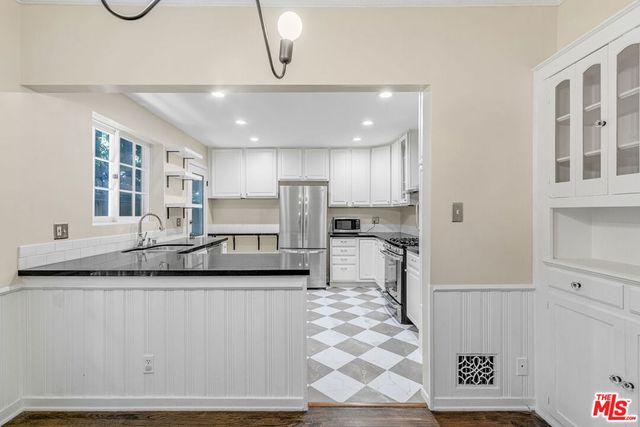 6053 Scenic Avenue, Los Angeles, CA 90068