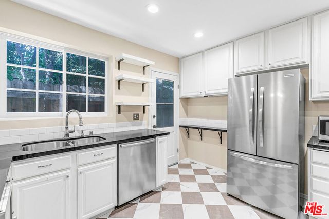 6053 Scenic Avenue, Los Angeles, CA 90068