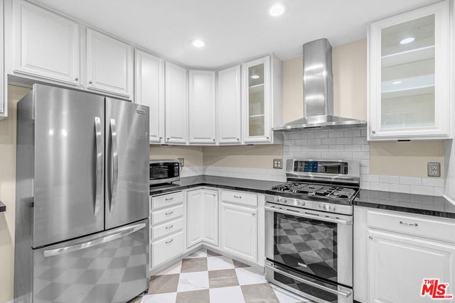 6053 Scenic Avenue, Los Angeles, CA 90068