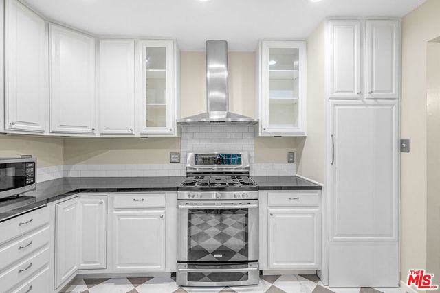 6053 Scenic Avenue, Los Angeles, CA 90068